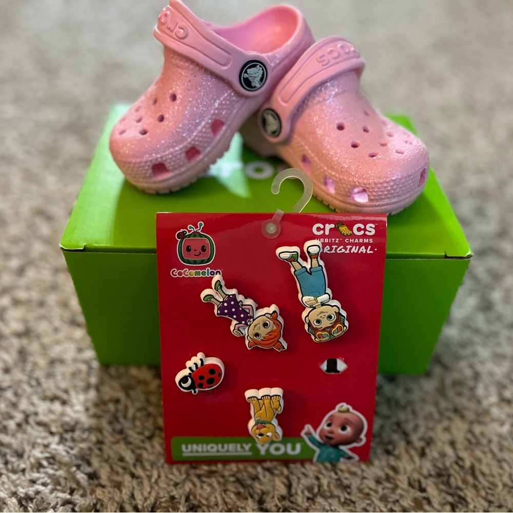 CROCS Pink Glitter: Cocomelon Charms included (Toddler)